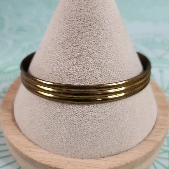 5/$20 Bundle deal - Gold-tone Bracelet - Picture 1 of 3